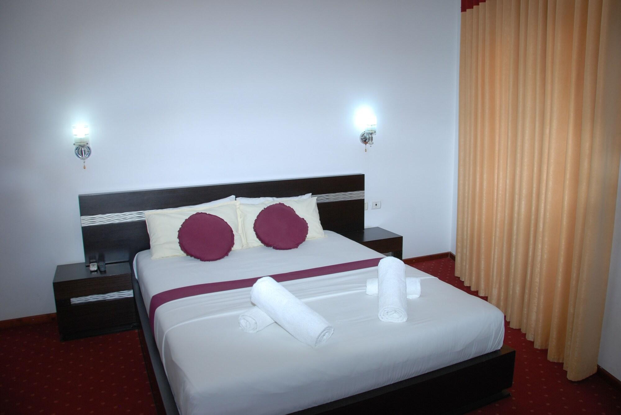 Hotel Strora Sarandë Exteriör bild