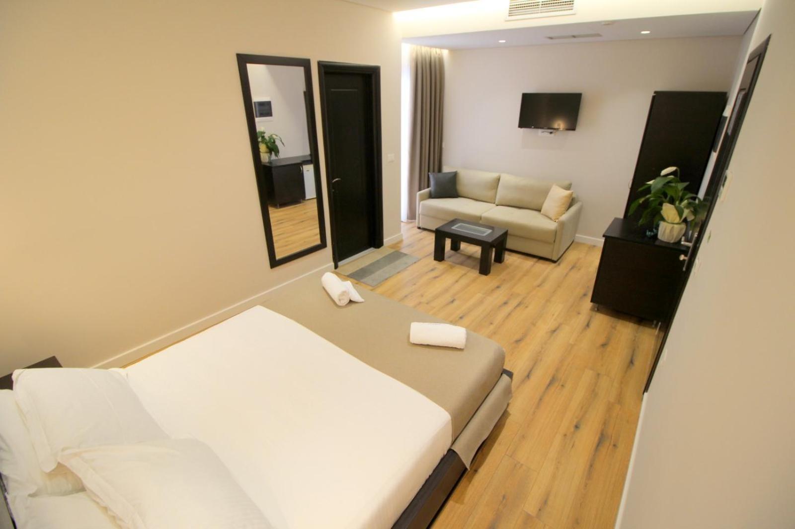 Hotel Strora Sarandë Exteriör bild