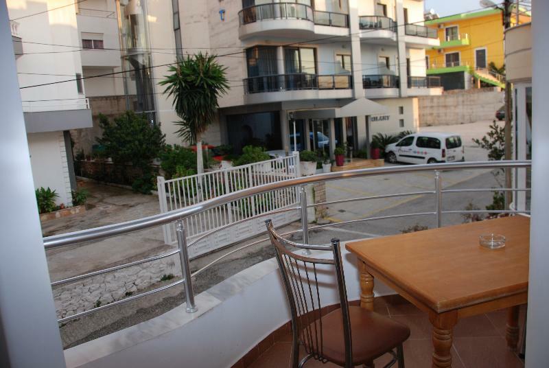Hotel Strora Sarandë Exteriör bild